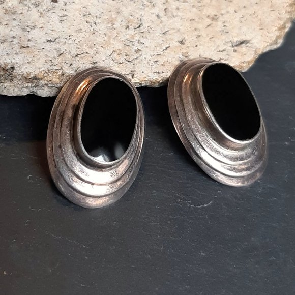 VTG 925 Sterling & Black Oval Pierced Signed Earrings Southwestern style - Picture 3 of 9
